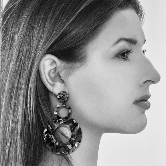 "Leigh" NEW Multicolor Dangle Acrylic Geometric Fun Statement Fashion Ea… - Picture 3 of 3